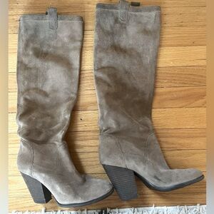 Fergie size 9 light brown suede boots